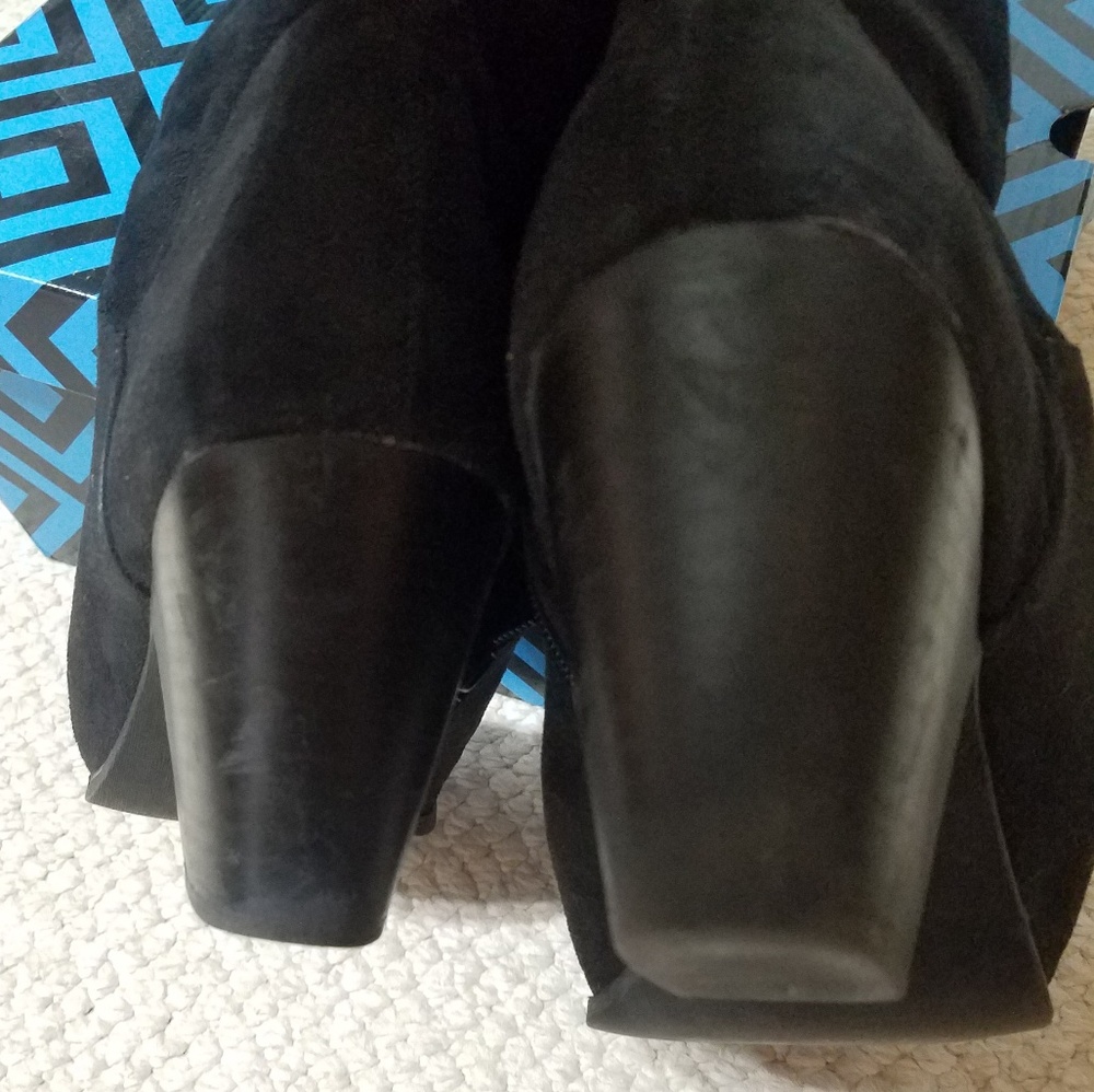 Boots - Picture 3 of 7